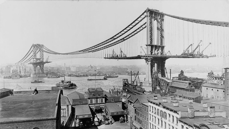 Illustration for article titled Photos of Famous Landmarks While They Were Still Under Construction